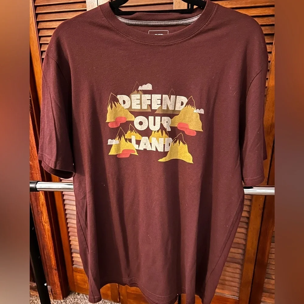North Face Men’s Large relax fit burgundy t-shirt